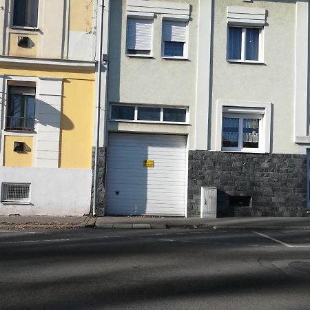 Viola Family Apartman Free Parking Pecs Exterior photo