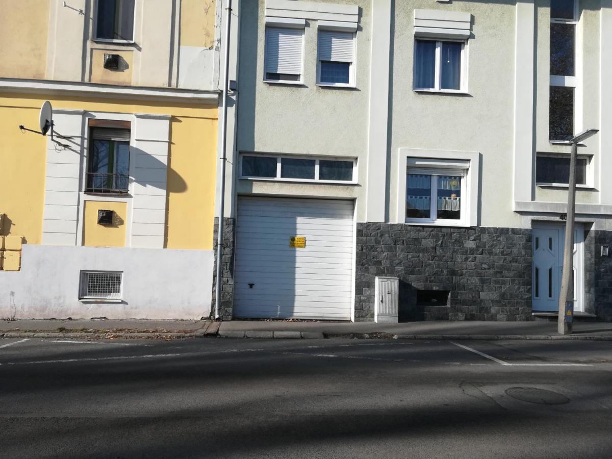 Viola Family Apartman Free Parking Pecs Exterior photo