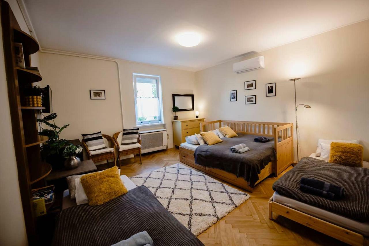 Viola Family Apartman Free Parking Pecs Exterior photo